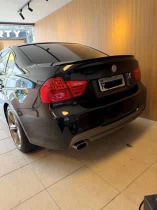 BMW 318i 2.0 SPORT 16V GASOLINA 4P AUTOMÁTICO BMW 318i 2.0 SPORT 16V GASOLINA 4P AUTOMÁTICO